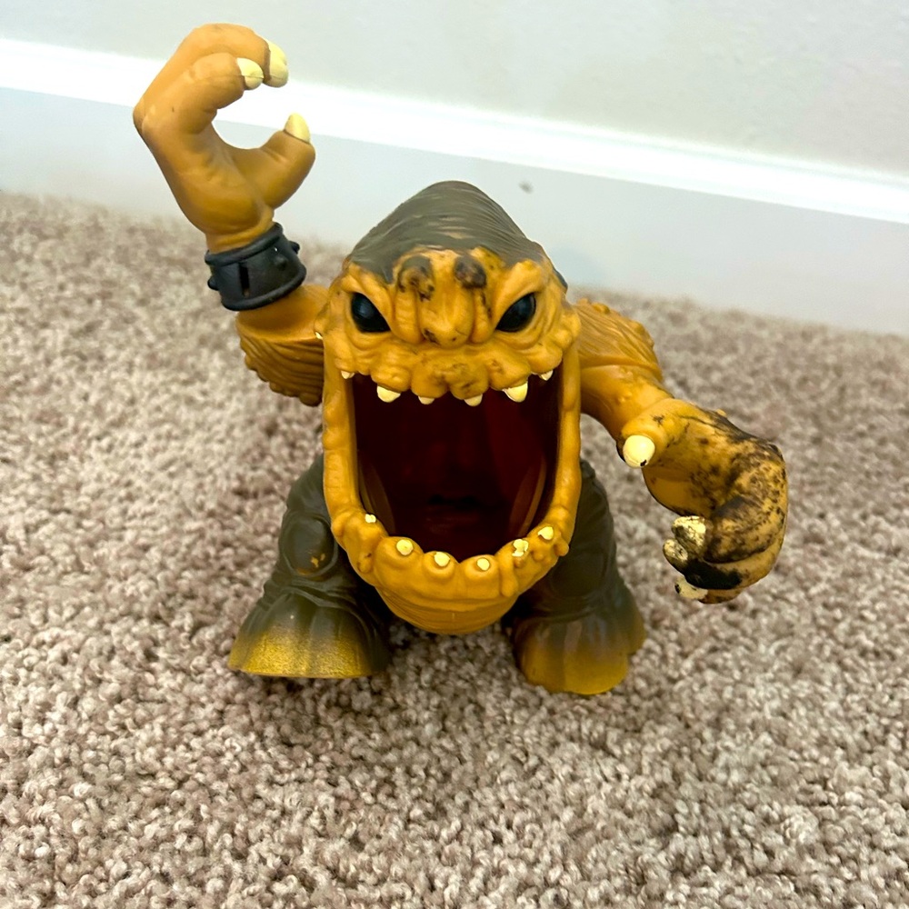 STAR WARS RANCOR! Actually eats and shoots out figurines!